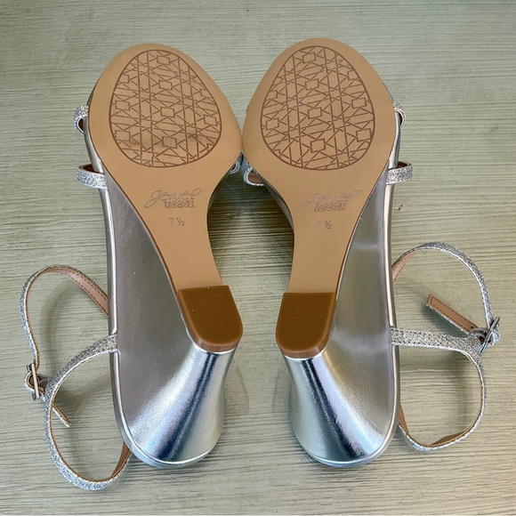 BAGLEY MISCHKA EMBELLISHED SILVER ANKLE STRAP WEDGE SANDALS SIZE 7.5 NEVER WORN - Picture 5 of 6